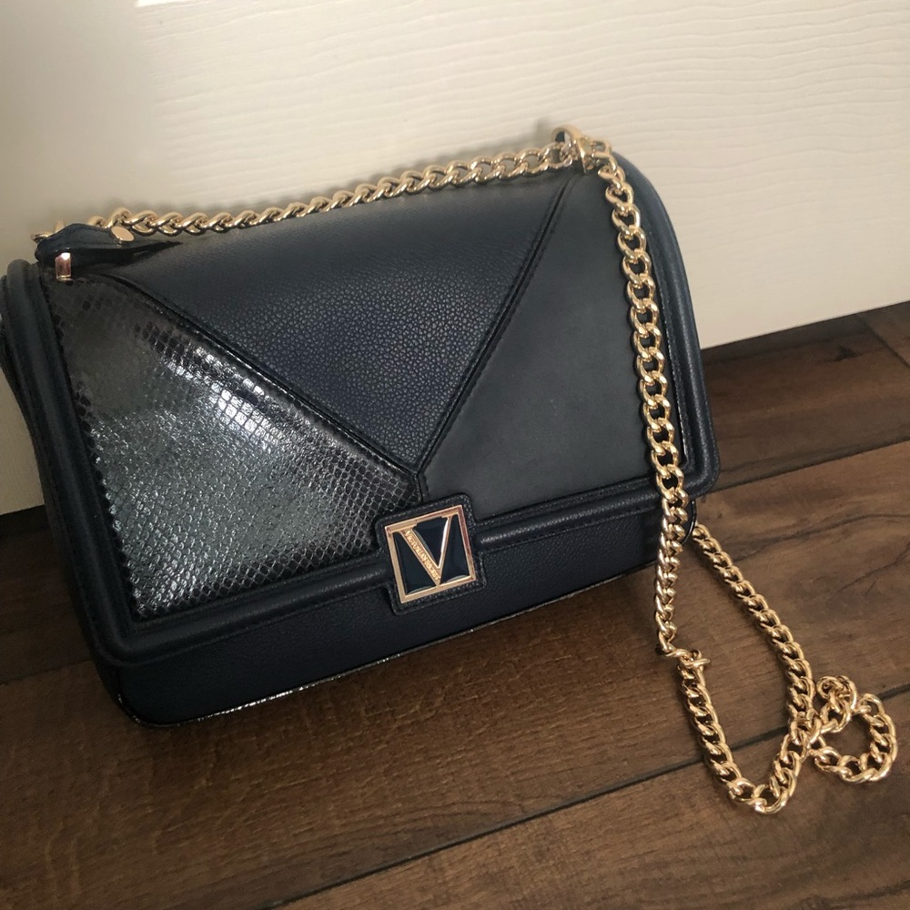 The Victoria Mini Shoulder Bag! Great condition!